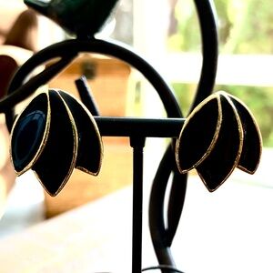 🌟 SALE $15 🌟 Vintage Inverted Tulip Gold Plated Black Enamel Pierced Earrings